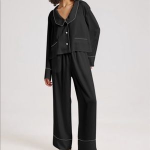 Black satin Nap pajamas